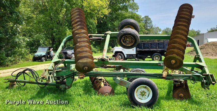 image for item LS9676 John Deere 220  tandem disk