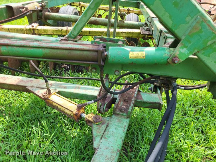 image for item LS9676 John Deere 220  tandem disk