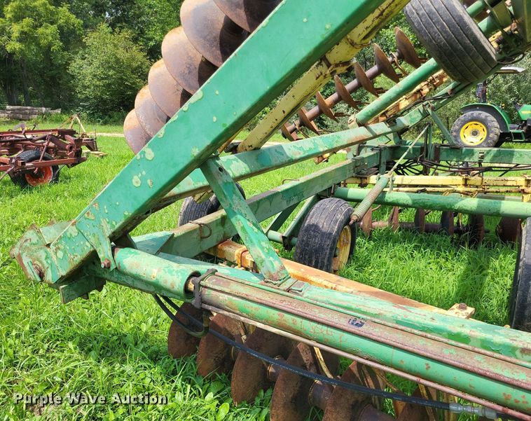 image for item LS9676 John Deere 220  tandem disk