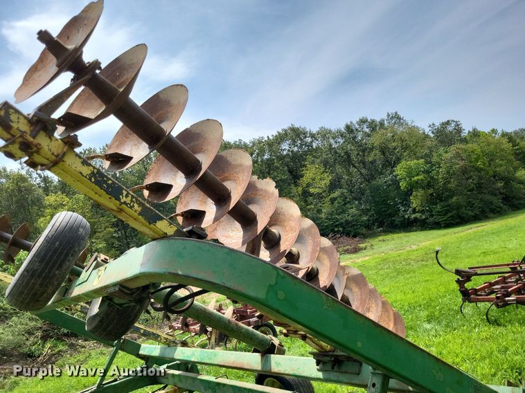 image for item LS9676 John Deere 220  tandem disk