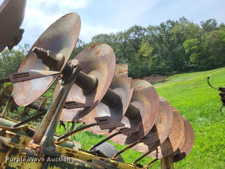 image for item LS9676 John Deere 220  tandem disk