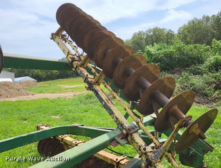 image for item LS9676 John Deere 220  tandem disk