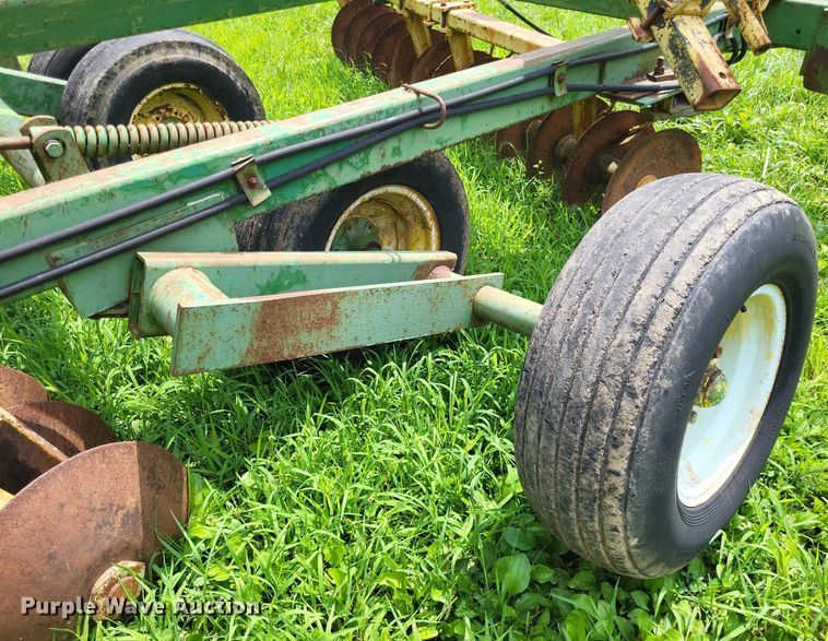 image for item LS9676 John Deere 220  tandem disk