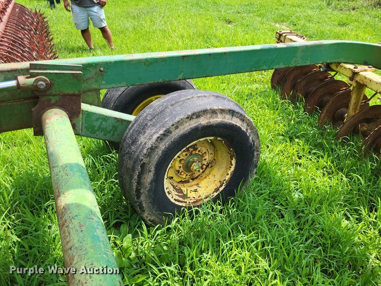 image for item LS9676 John Deere 220  tandem disk