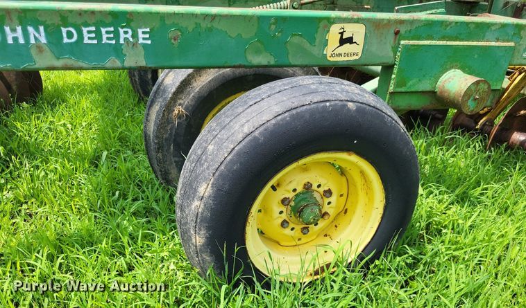 image for item LS9676 John Deere 220  tandem disk