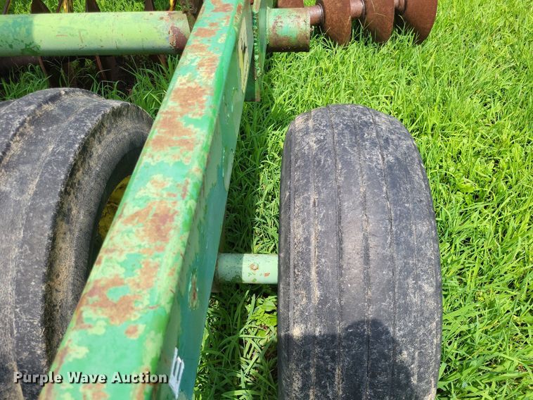 image for item LS9676 John Deere 220  tandem disk