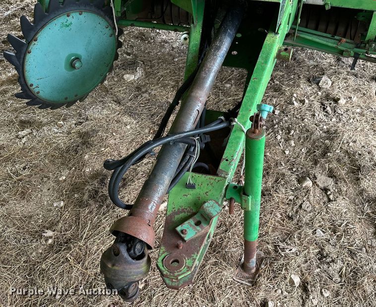 image for item ML9151 1994 John Deere 535  round baler