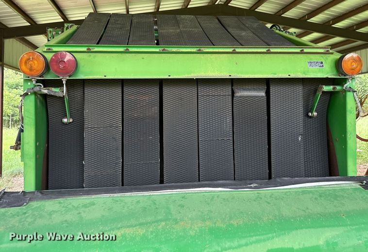 image for item ML9151 1994 John Deere 535  round baler