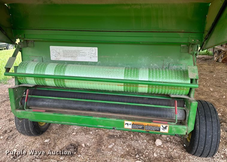 image for item ML9151 1994 John Deere 535  round baler