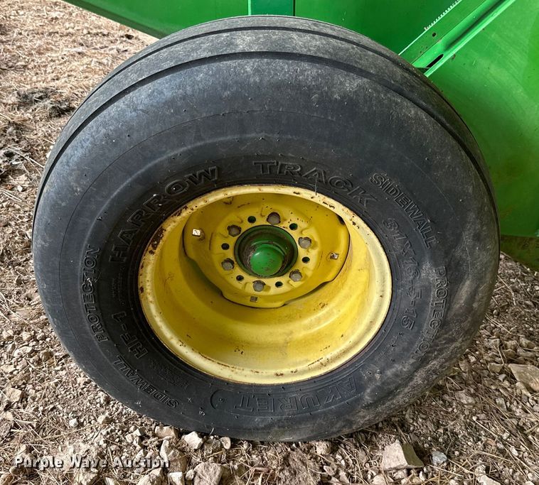 image for item ML9151 1994 John Deere 535  round baler