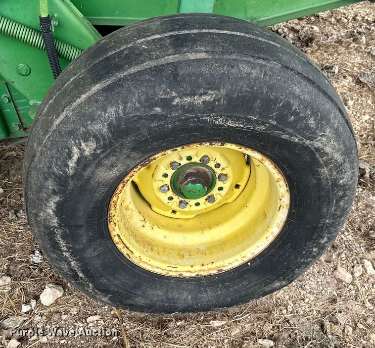 image for item ML9151 1994 John Deere 535  round baler
