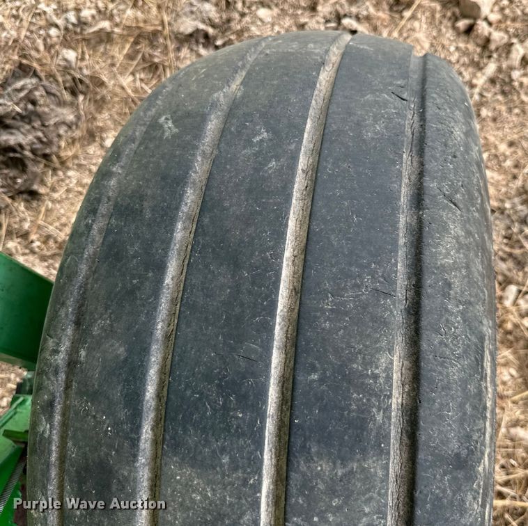 image for item ML9151 1994 John Deere 535  round baler