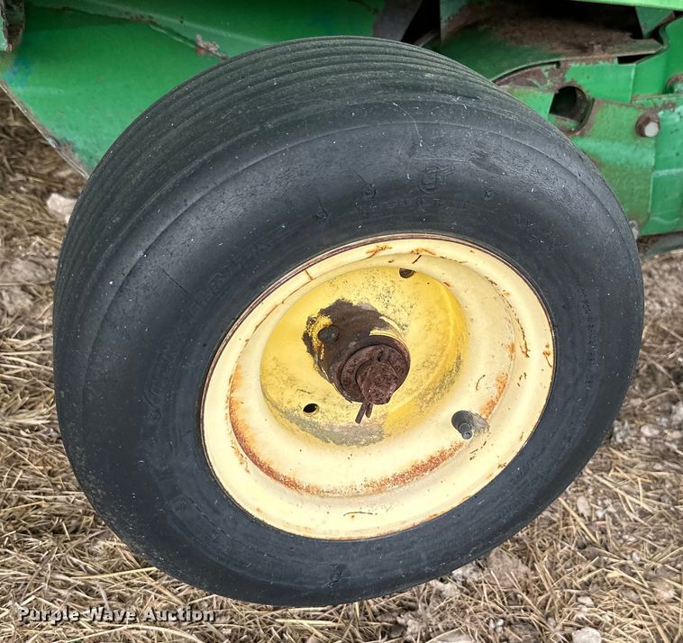 image for item ML9151 1994 John Deere 535  round baler