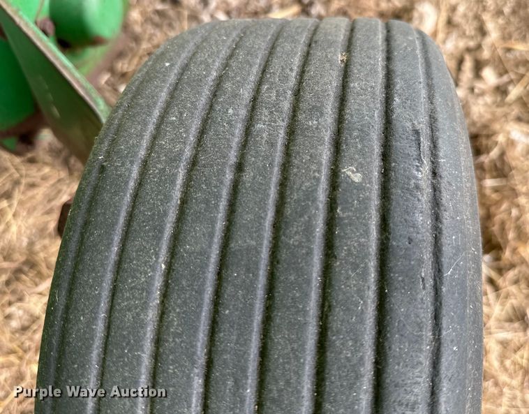 image for item ML9151 1994 John Deere 535  round baler