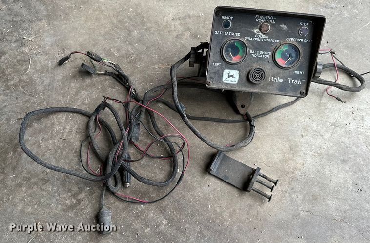 image for item ML9151 1994 John Deere 535  round baler