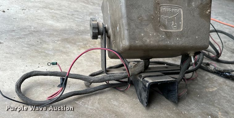 image for item ML9151 1994 John Deere 535  round baler