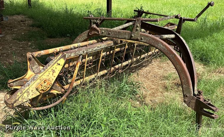 image for item ML9153 New Holland 258  hay rake