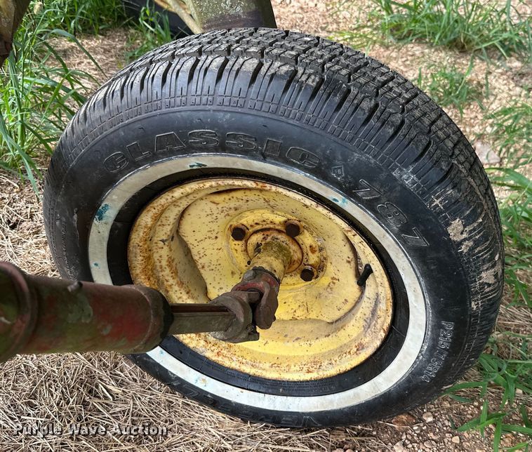 image for item ML9153 New Holland 258  hay rake