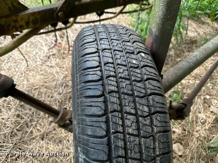 image for item ML9153 New Holland 258  hay rake