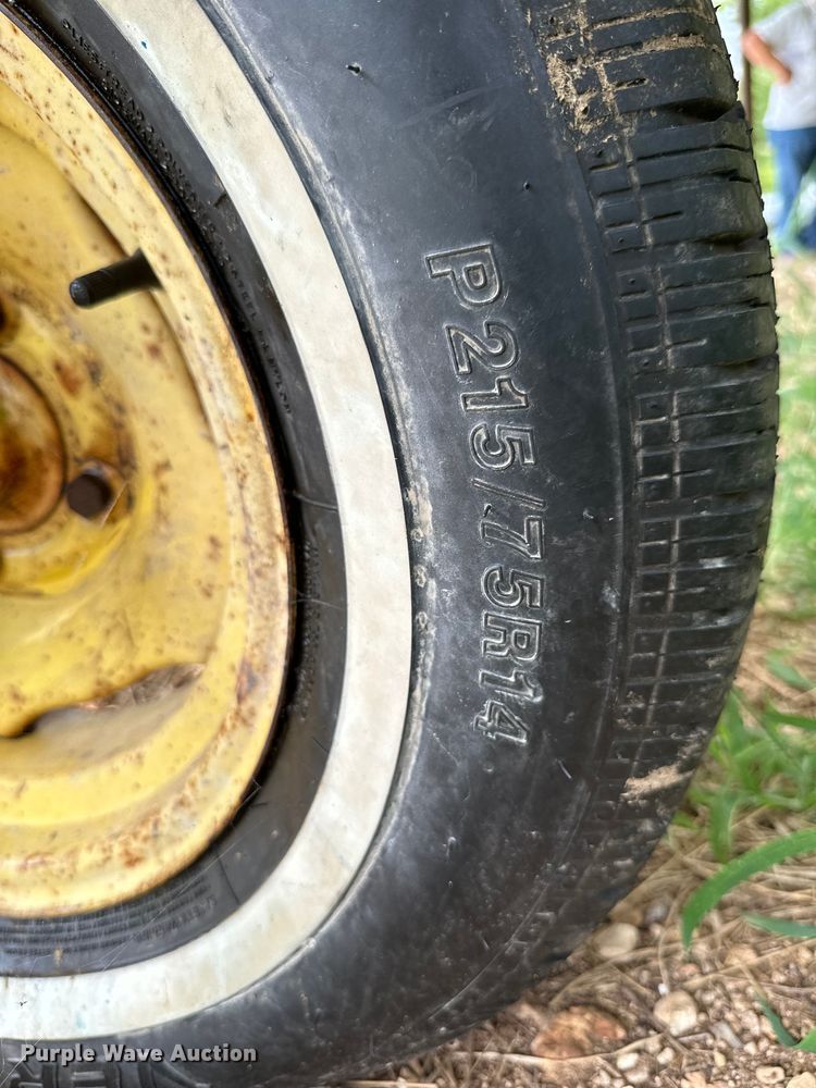 image for item ML9153 New Holland 258  hay rake