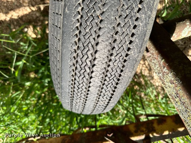 image for item ML9153 New Holland 258  hay rake