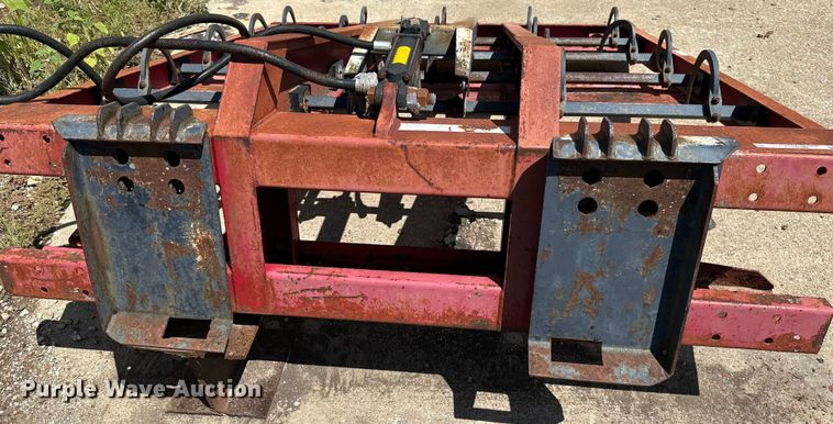 image for item ML9157 Hoelscher 100  skid steer bale accumulator grapple