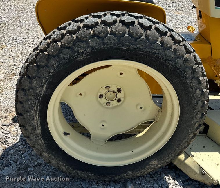 image for item ML9187 International Cub Lo-Boy 154  tractor