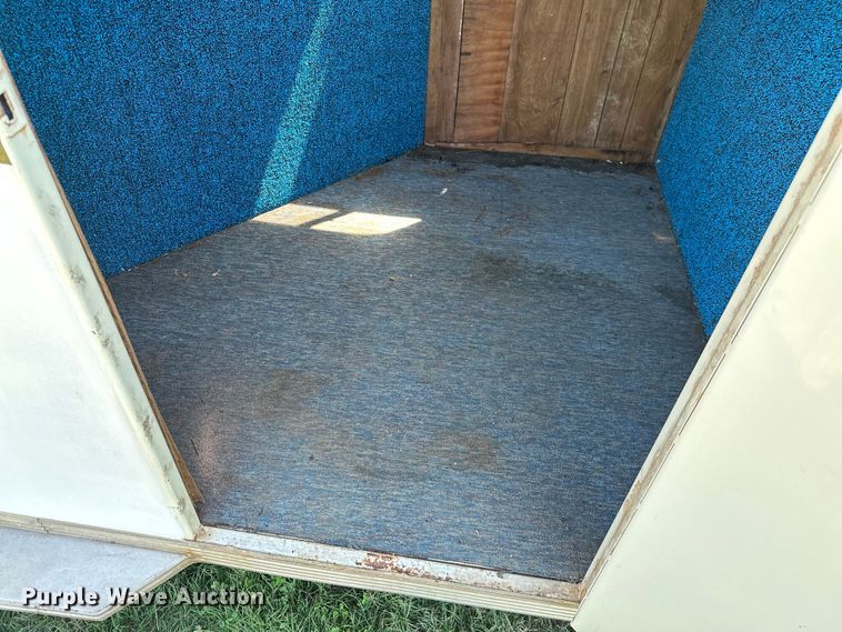 image for item ML9195 1991 Turnbow Trailers  horse trailer