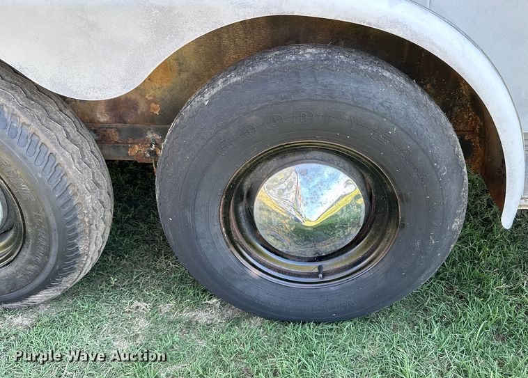 image for item ML9195 1991 Turnbow Trailers  horse trailer