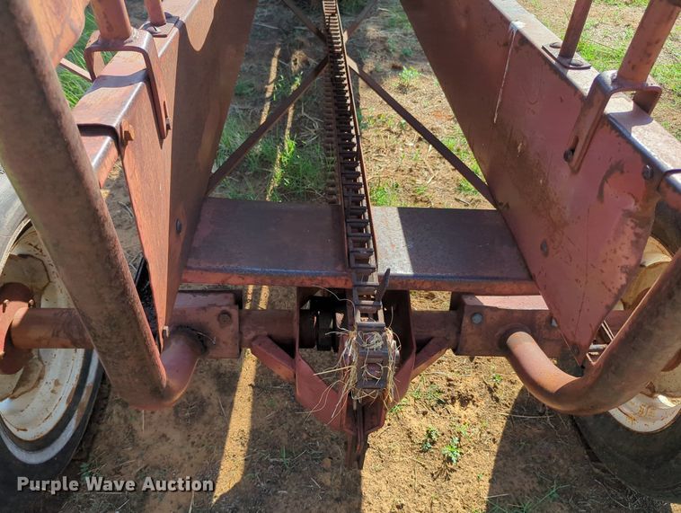 image for item MY9939 Cherokee  pop-up bale loader