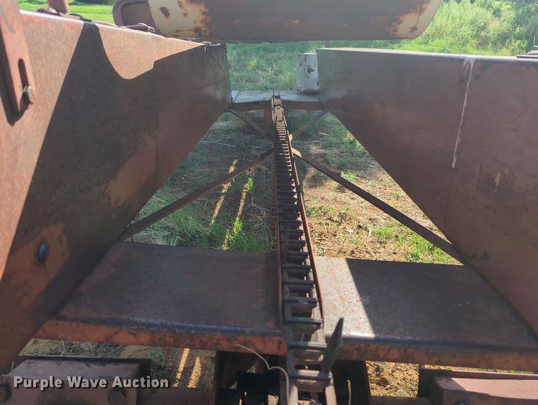 image for item MY9939 Cherokee  pop-up bale loader