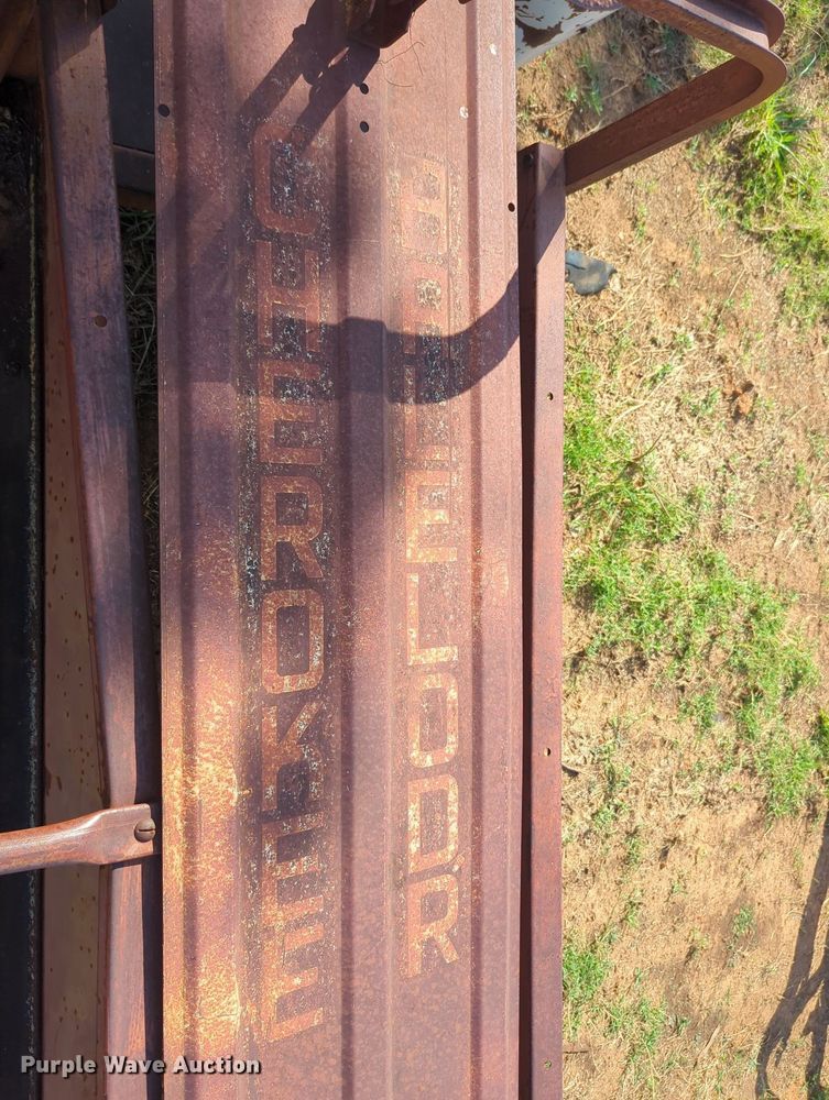 image for item MY9939 Cherokee  pop-up bale loader