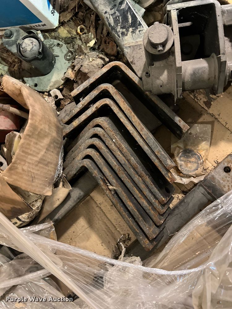 image for item NA9094 (2) pallets of applicator bar parts