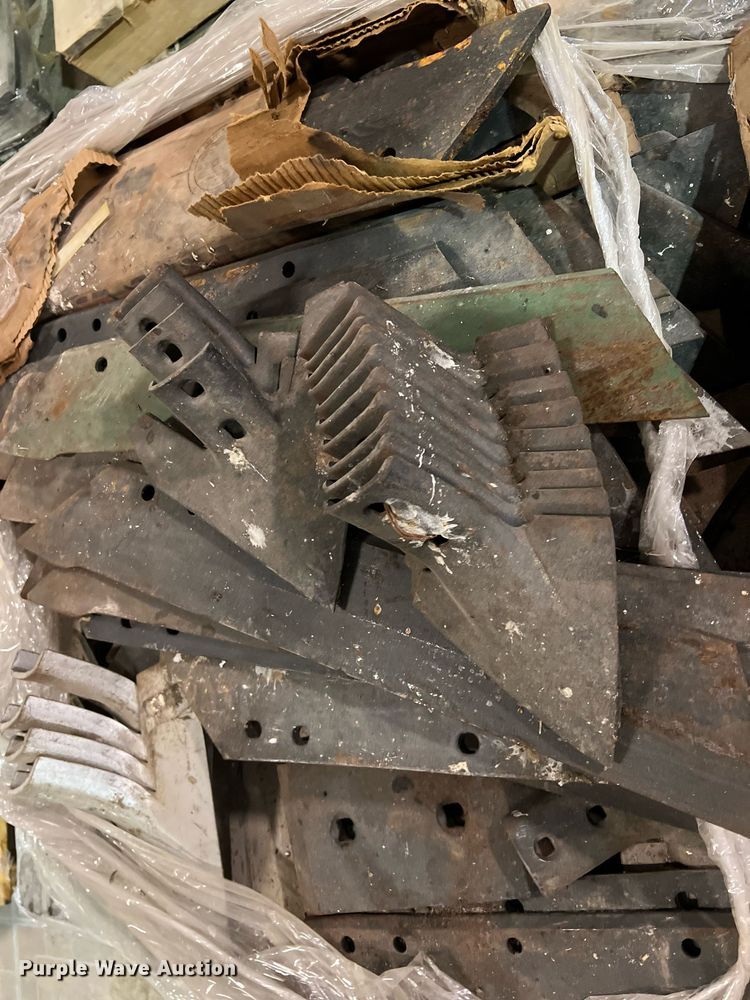 image for item NA9094 (2) pallets of applicator bar parts