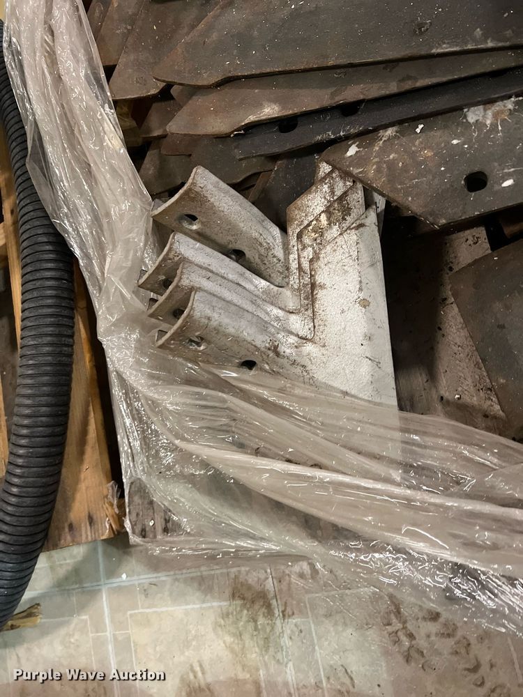 image for item NA9094 (2) pallets of applicator bar parts