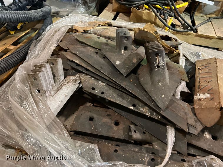 image for item NA9094 (2) pallets of applicator bar parts