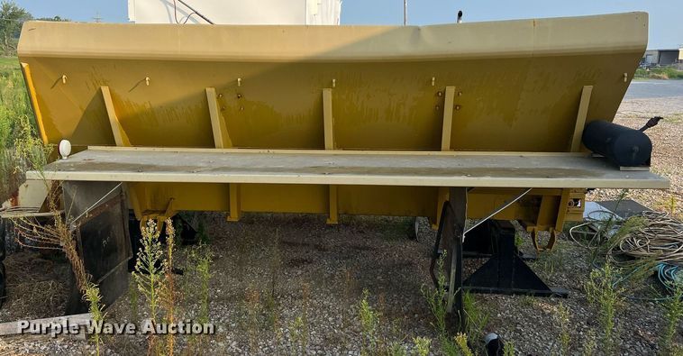 image for item NA9123 New Leader L2020  spreader bed