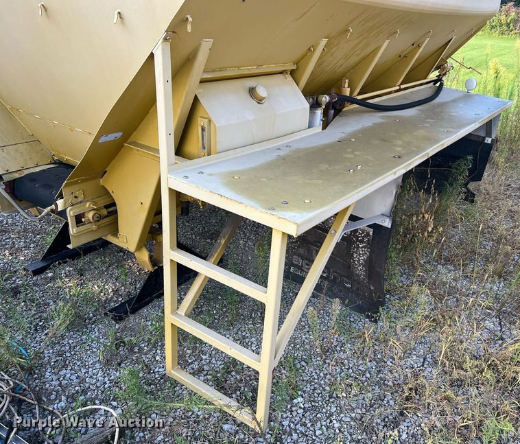 image for item NA9123 New Leader L2020  spreader bed