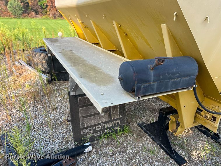 image for item NA9123 New Leader L2020  spreader bed