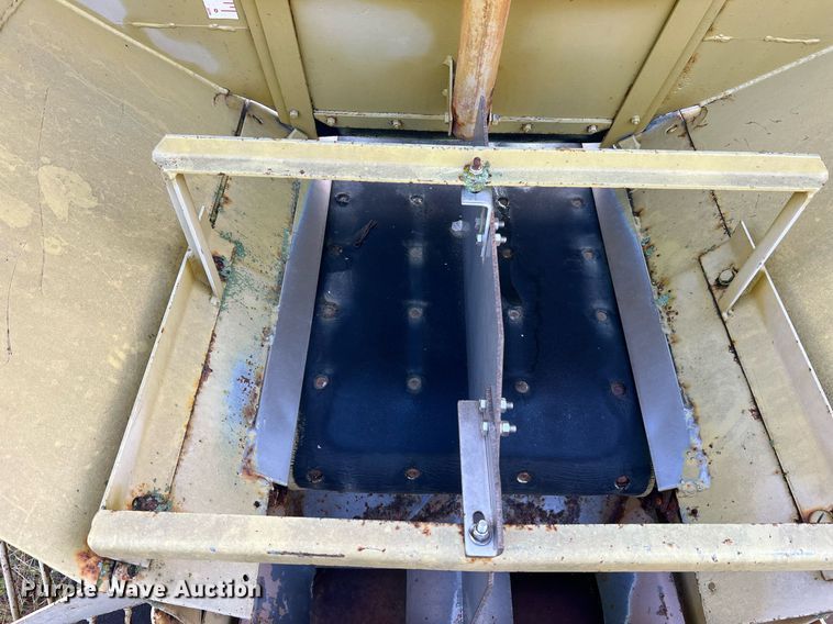 image for item NA9123 New Leader L2020  spreader bed