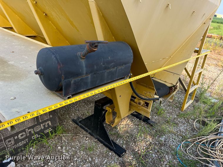 image for item NA9123 New Leader L2020  spreader bed