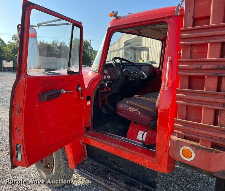 image for item NA9138 1976 International Loadstar 1600  grain truck