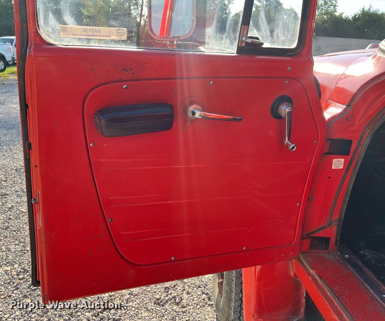 image for item NA9138 1976 International Loadstar 1600  grain truck