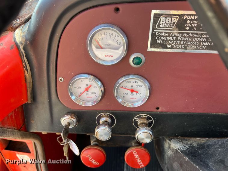 image for item NA9138 1976 International Loadstar 1600  grain truck