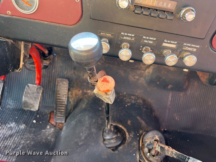 image for item NA9138 1976 International Loadstar 1600  grain truck