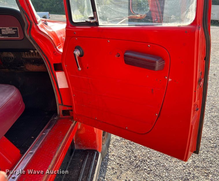 image for item NA9138 1976 International Loadstar 1600  grain truck