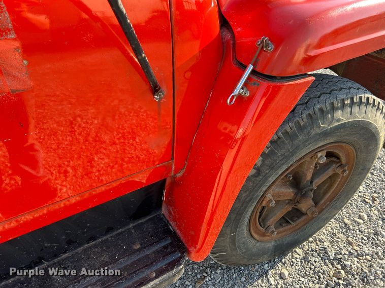 image for item NA9138 1976 International Loadstar 1600  grain truck