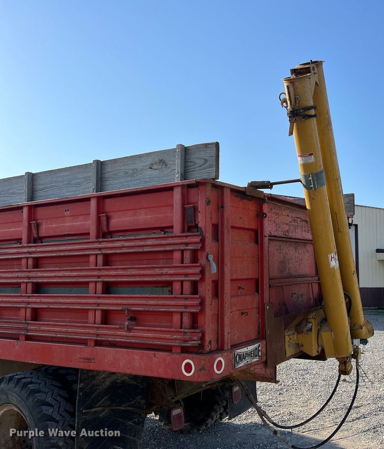 image for item NA9138 1976 International Loadstar 1600  grain truck
