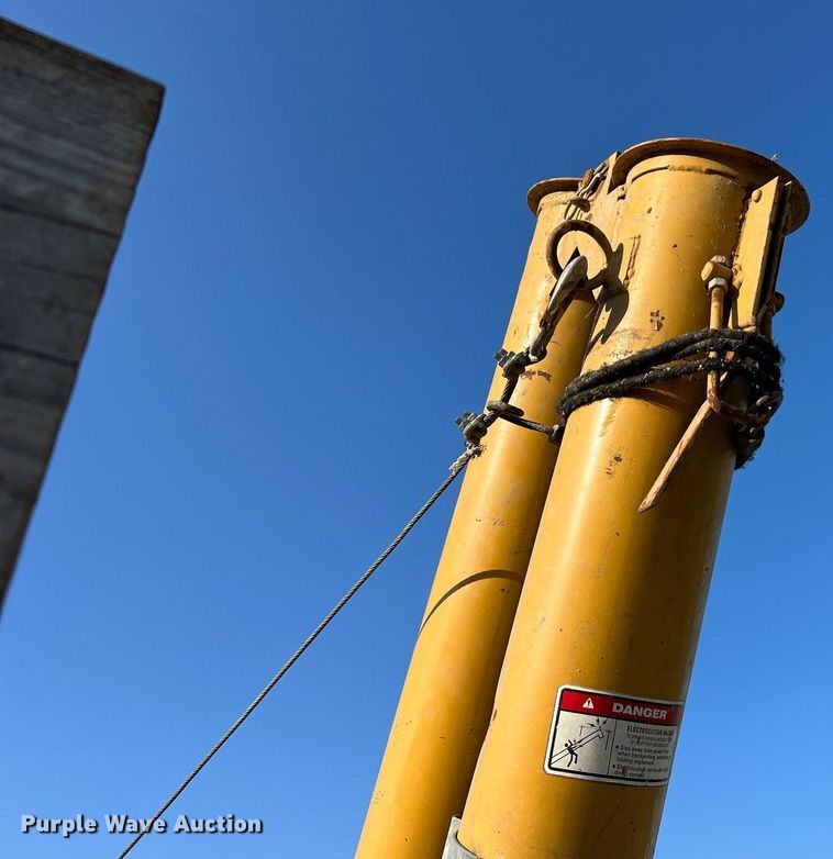 image for item NA9138 1976 International Loadstar 1600  grain truck