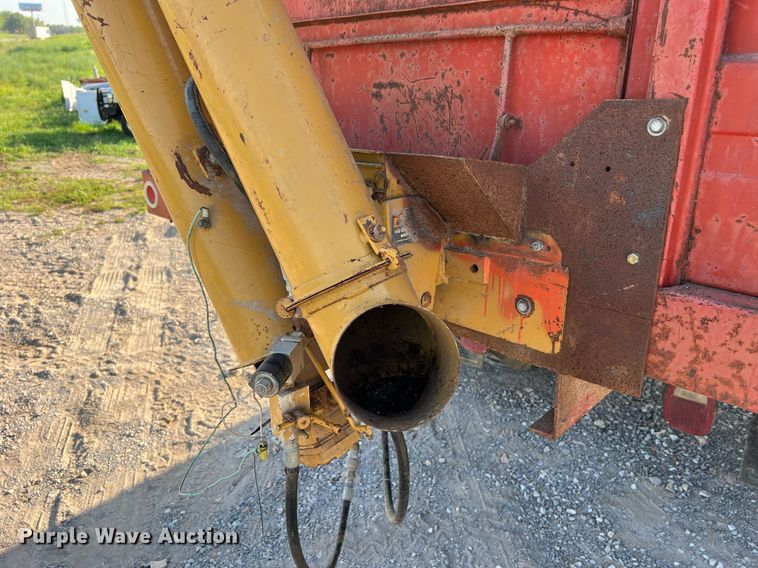 image for item NA9138 1976 International Loadstar 1600  grain truck